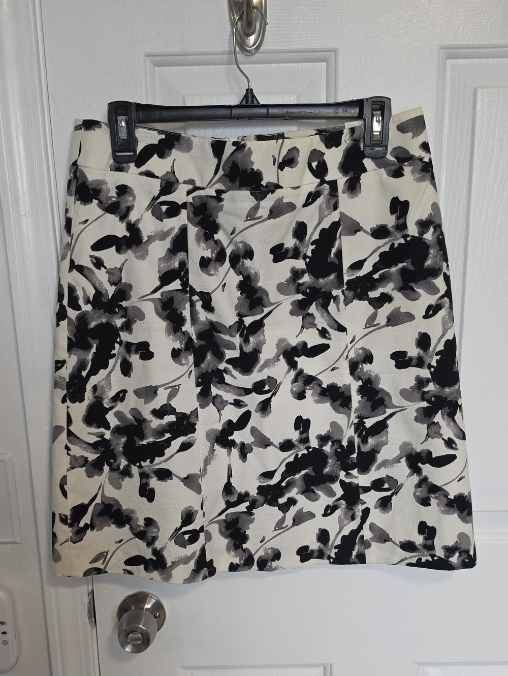 H&M Women’s Black & White Floral A-Line Skirt